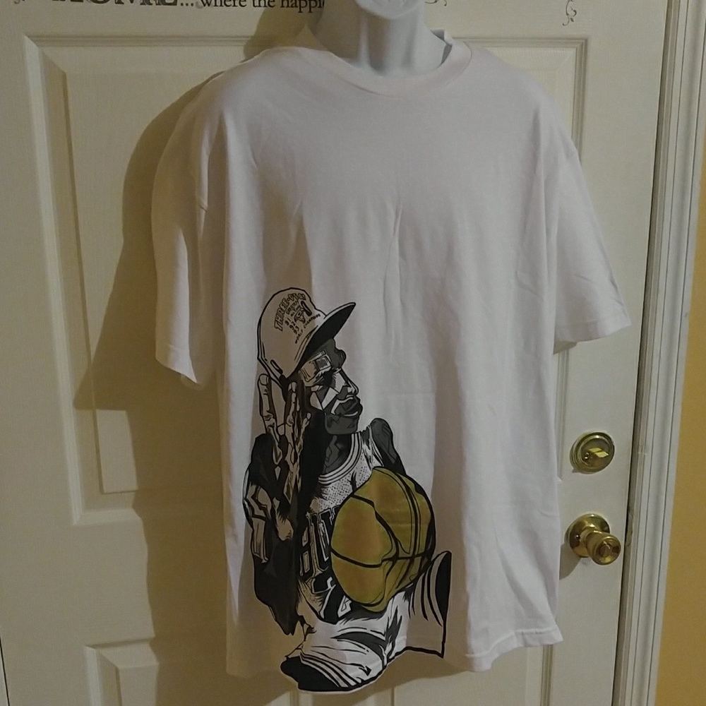 AUTHENTIC CLASSIC 100% COTTON XLARGE WHITE GRAPHIC